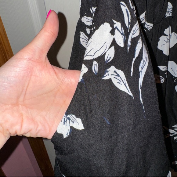 SHEIN Floral Halter Neck Romper - Picture 10 of 12